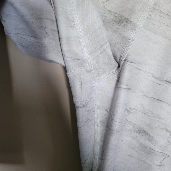 NWOT Alo Yoga Airbrush Legging in Sequoia Marble, S - Picture 6 of 8